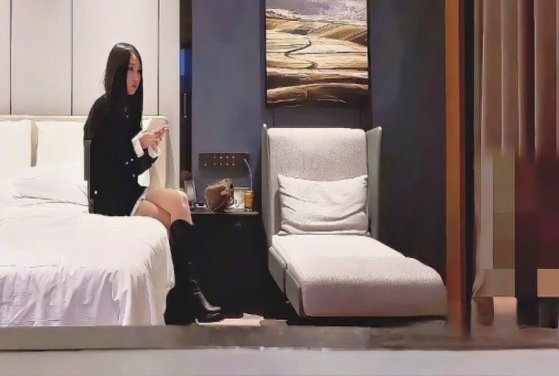 杏吧传媒 大学生妹妹短裙长靴子的妹子