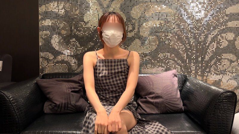 【露脸＆颜射解禁】化妆品OL 27岁再次登场。用硬梆梆的肉棒狠狠顶上去,她发出惊人的浪叫声闷声娇喘,将享受被掐脖的M美女彻底征服,大量颜射。