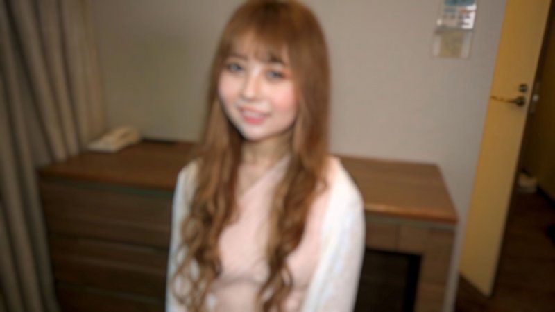 【无】乍看之下感觉很强势,但一开口声音却超可爱的辣妹！超喜欢色色的事,听说在各种地方都做过很多次！笑　吞精　内射　※特典高画质