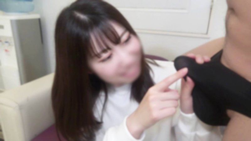 【豪华四发射！】肤色苍白身材高挑美丽。向日无光的业务助理女孩看到硬梆梆的阴茎后，反应过于淫荡，不停地内射！