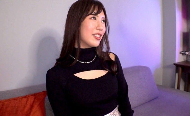 【人妻・大量潮吹】「好久不見」用除了丈夫以外的肉棒感到高潮，喘息著中出不停搖動腰部的太太・32歲