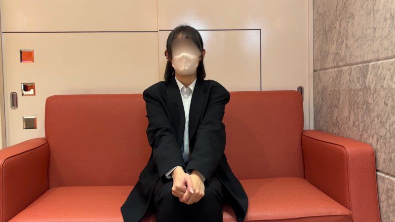 敏感すぎるスーツ学\.生21歳。膣奥を責めると痙攣が終始止まらなくなり生チ●ポぶち込まれるとト.んで屈服→大量中出し。