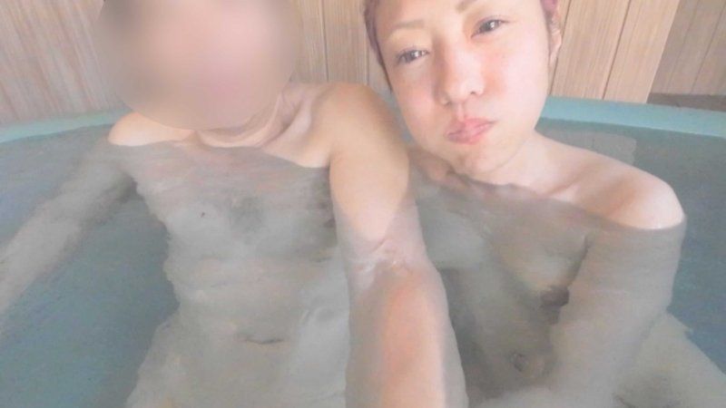【个撮・露天风吕セックス】<人妻オナホ>やりたがり温泉旅行で精液を一滴残らずオマンコに注入してやりました！