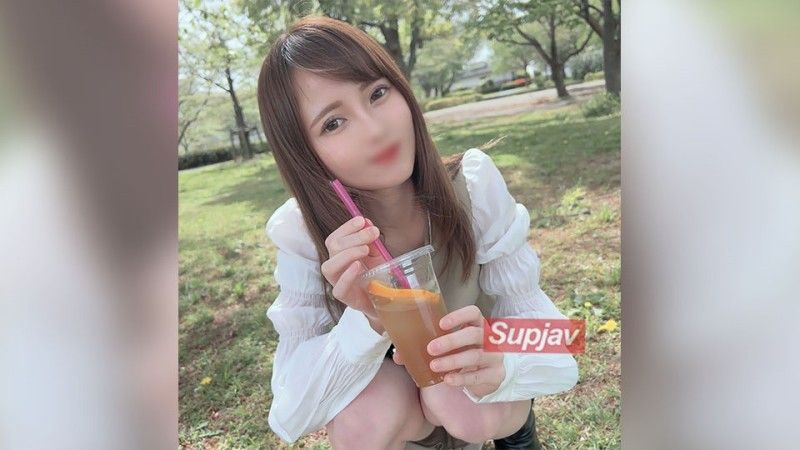 第一次拍照和露脸！ ！一个娇小可爱的接待员，对男人的经验很少，而且虚弱得推不动......对她不断地插入，在她体内射精！ ！