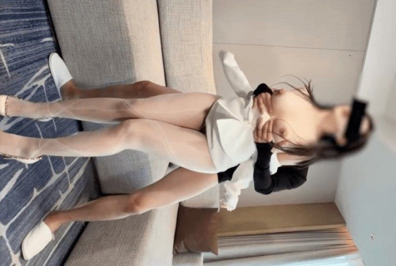 杏吧传媒 超色淫纹女上骑乘完美炮架后入内射-九九橙