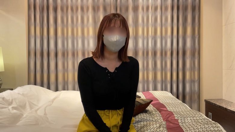 【无套解禁】与秒就射早洩男友交往的专科生NTR。在无法体会男友的快乐下潮吹高潮，主动拔套让陌生人无套插入&rarr;无套吞精