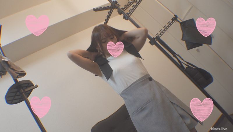 露脸】【无套】乳头是粉色！小穴也是粉色！如同野兽般口交！激烈无套中出性爱！